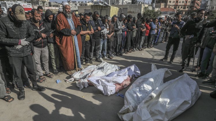 Israeli airstrikes in Gaza result in hundreds of deaths, jeopardizing the truce's stability