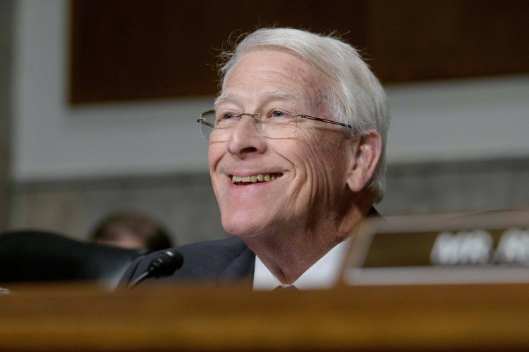 A prominent Republican senator is defying Trump's team — and facing no consequences