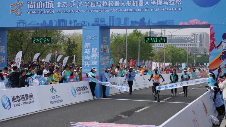 "Tiangong Ultra" Triumphs in First-Ever World Half Marathon for Humanoid Robots