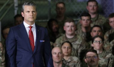 Pentagon Leader Issues Threats to Iran in Response to Houthi Assaults