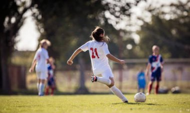 English soccer authorities prohibit men from participating in women's matches