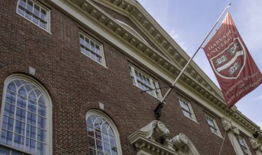 White House Stops Issuing New Grants to Harvard