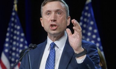 DNC leader reaffirms his ultimatum for Hogg