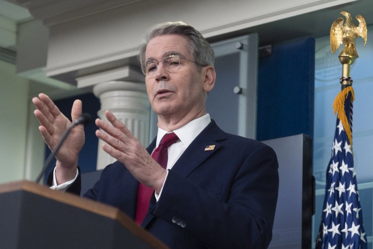 After months of negotiations, the US and Ukraine ink a deal to establish an investment fund
