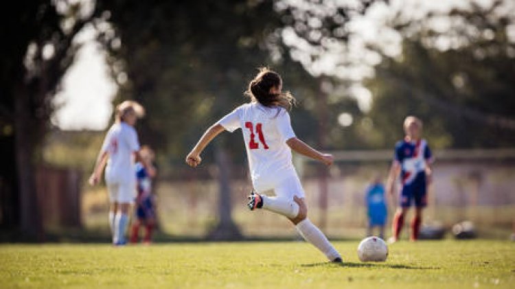 English soccer authorities prohibit men from participating in women's matches
