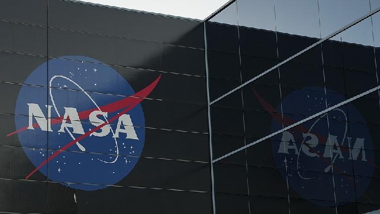 Trump's 2026 Space Budget Proposes Cancelling NASA Rocket, Lunar Station