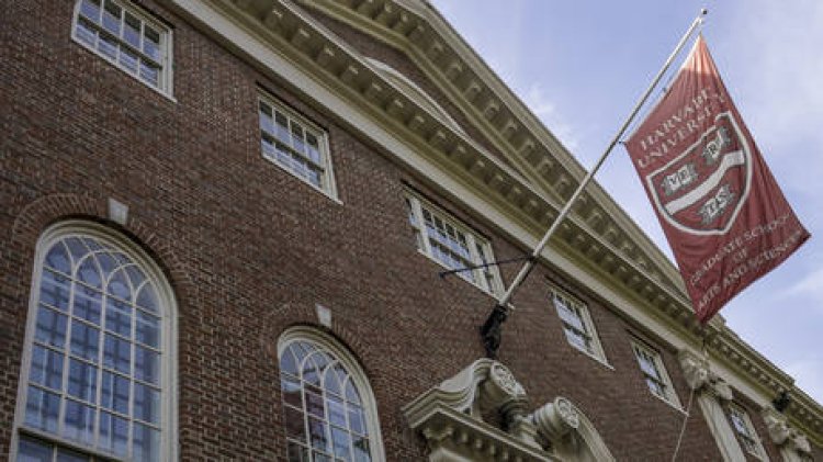 White House Stops Issuing New Grants to Harvard