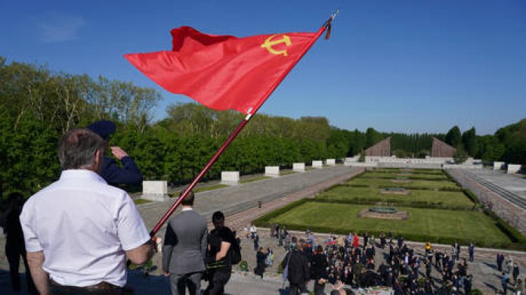 Berlin prohibits Soviet flags during the 80th commemoration of the Nazi defeat
